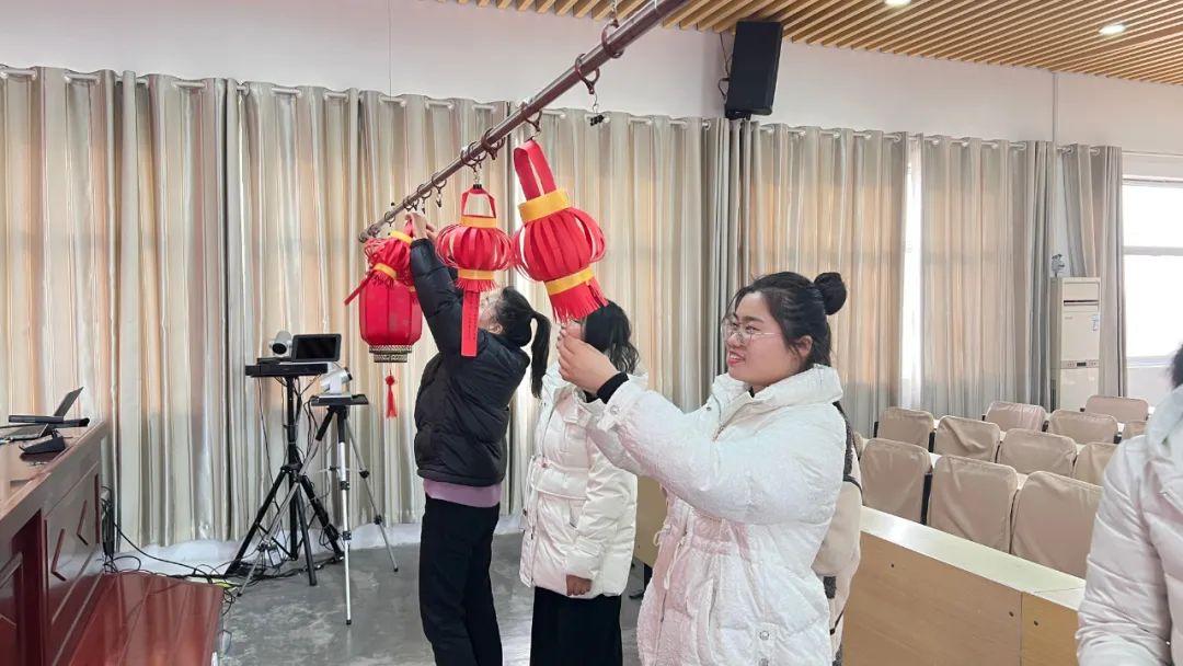 左边绿右边红，字谜世界里的奇妙之旅