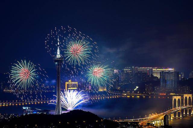 2035年澳门特马新纪元，科技与传统的和谐共舞2023年澳门特马今晚开码,西风两岸芦花斜